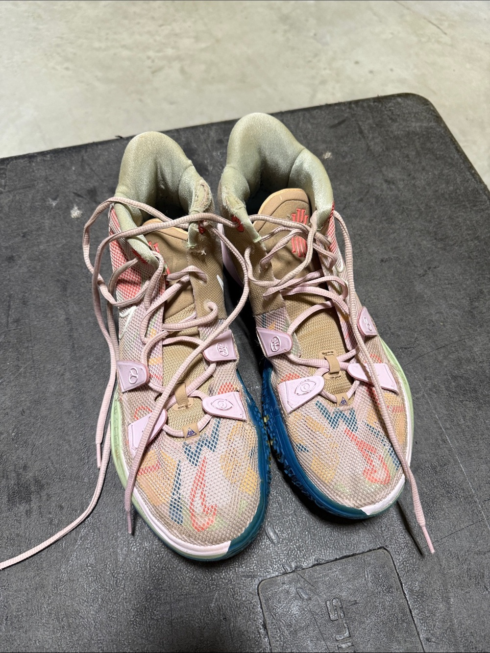 Men's Athletic Shoes in Pink and Beige - Stylish Lightweight Performance